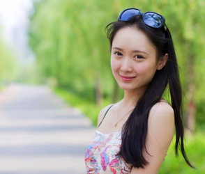 美女靠逼APP下载页面